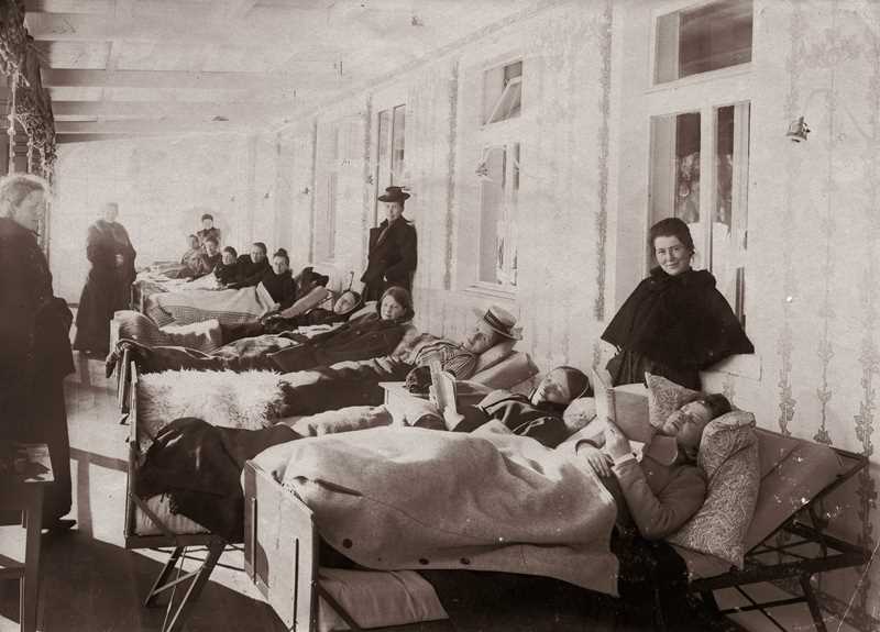 Pasienter ved et sanatorium i Davos, cirka 1900.