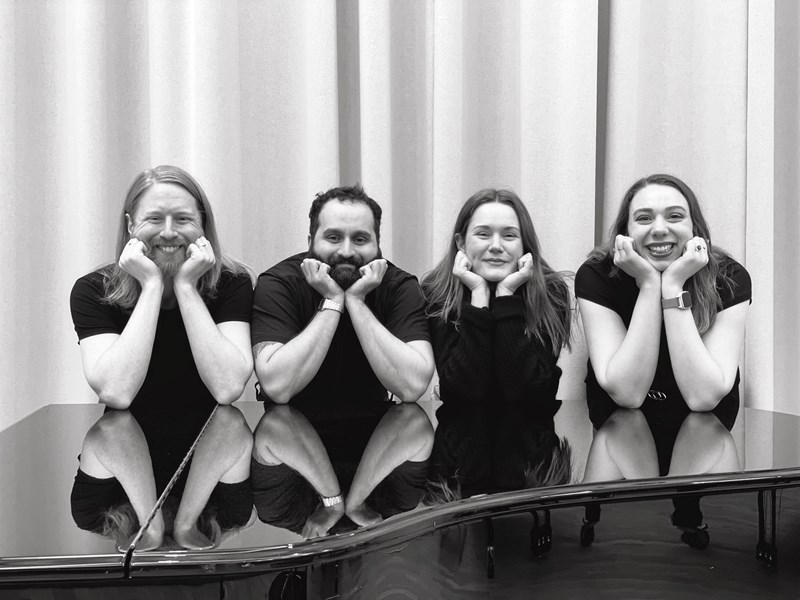 Foto av medlemmene i kvartetten VOK4L.