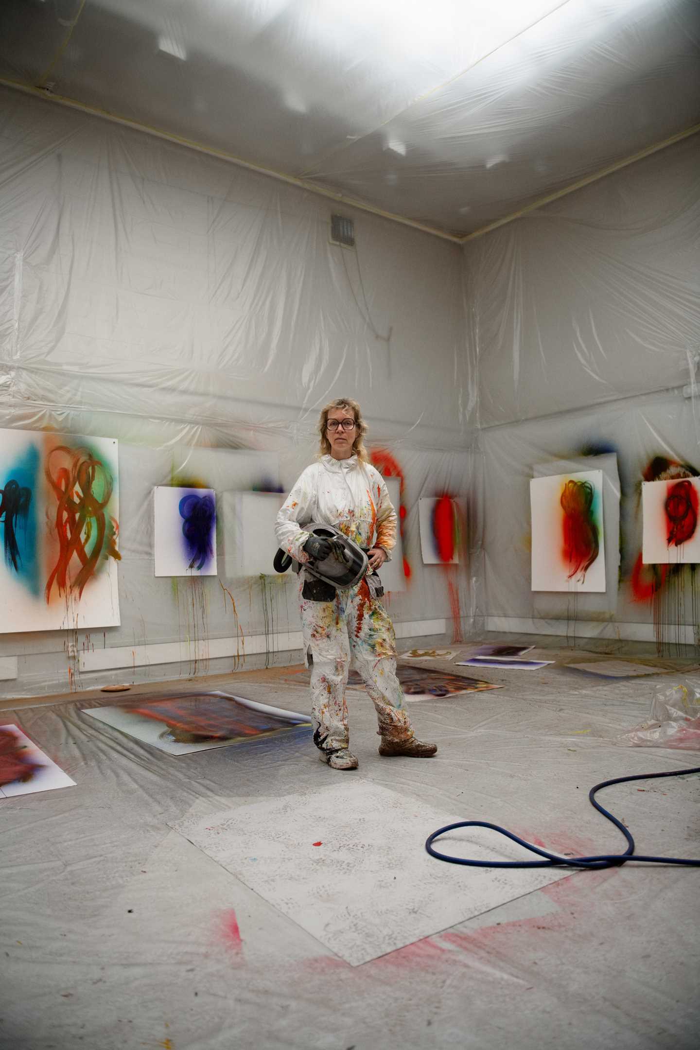 Katharina Grosse under sitt opphold i Edvard Munchs atelier på Ekely. Fotografi