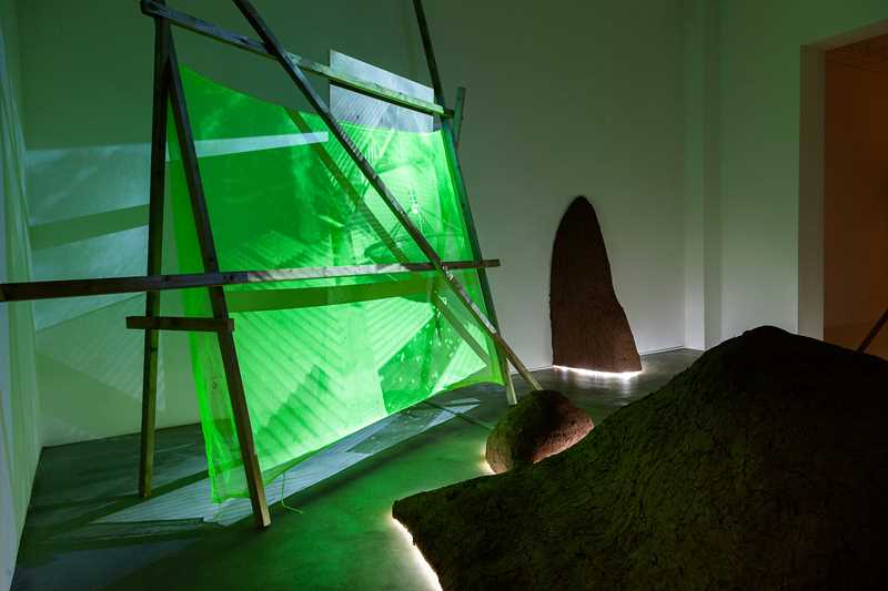 Apichaya Wanthiang, Evil spirits only travel in straight lines (2018). Installation view at Unge Kunstneres Samfund, Oslo. Photo by Jan Khür. Courtesy of the artist and UKS.