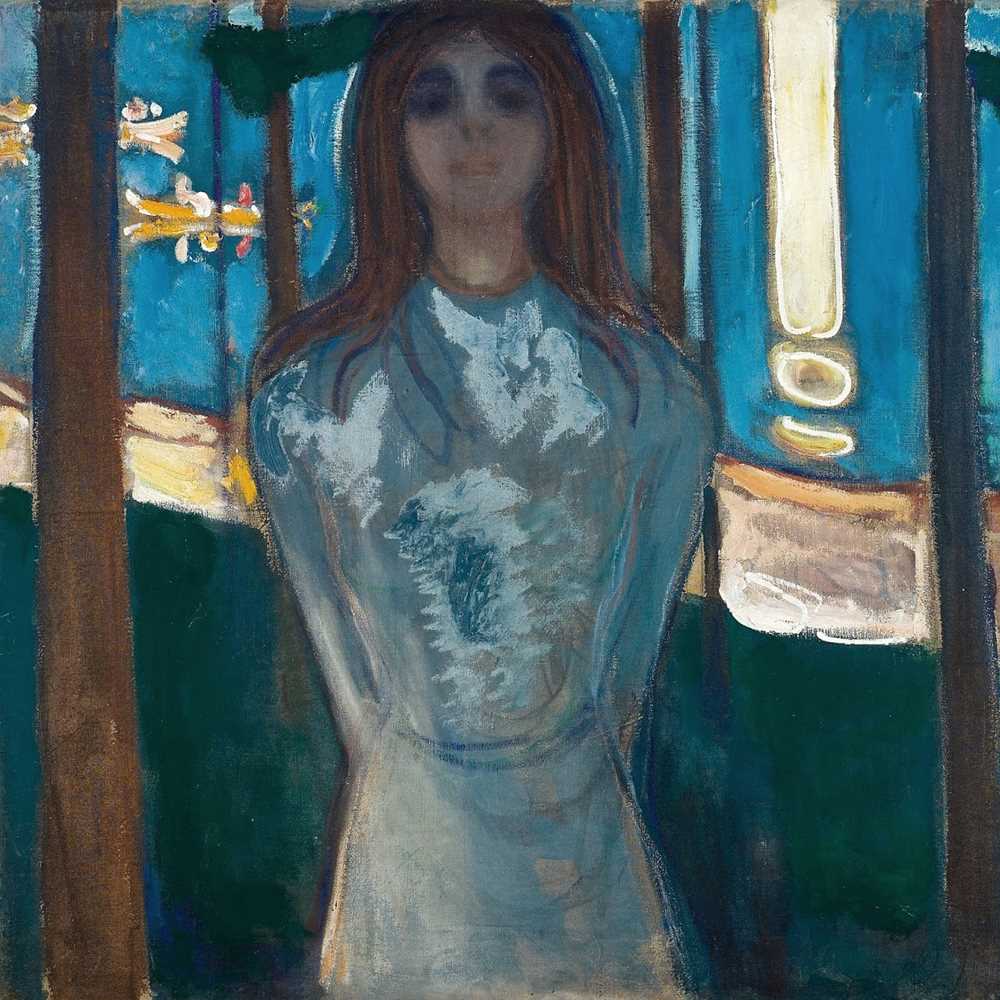 Edvard Munch: Sommernatt. Stemmen. En kvinne i lys kjole står alene i en mørk, blålig skog omgitt av lange, slanke trestammer. Hodet er lett hevet og hun holder armene samlet bak ryggen. I den lyse bakgrunnen skimtes en strand og flere robåter på havet. Månen speiler seg i vannet som et gult utropstegn.