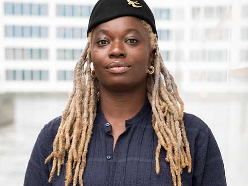 Portrettfoto av Rafiki.